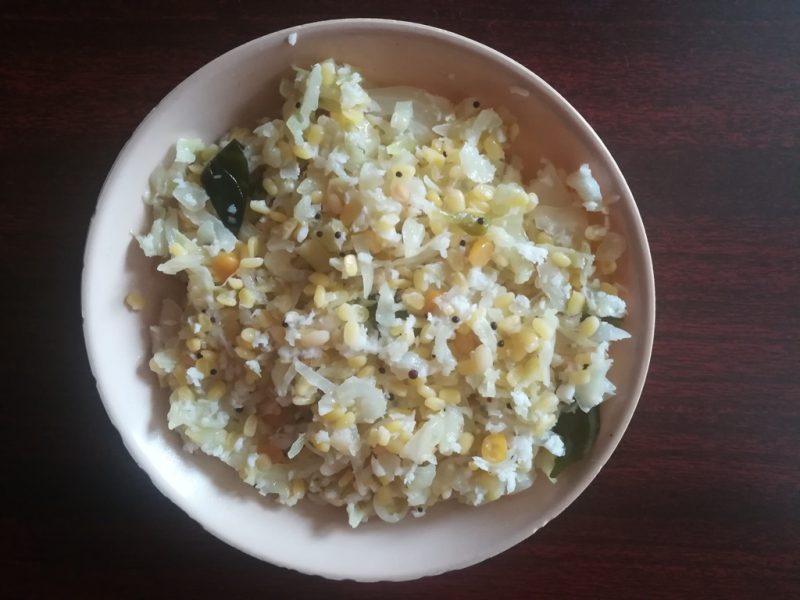 how to make cabbage moong dal poriyal, Muttaikose pasi paruppu poriyal