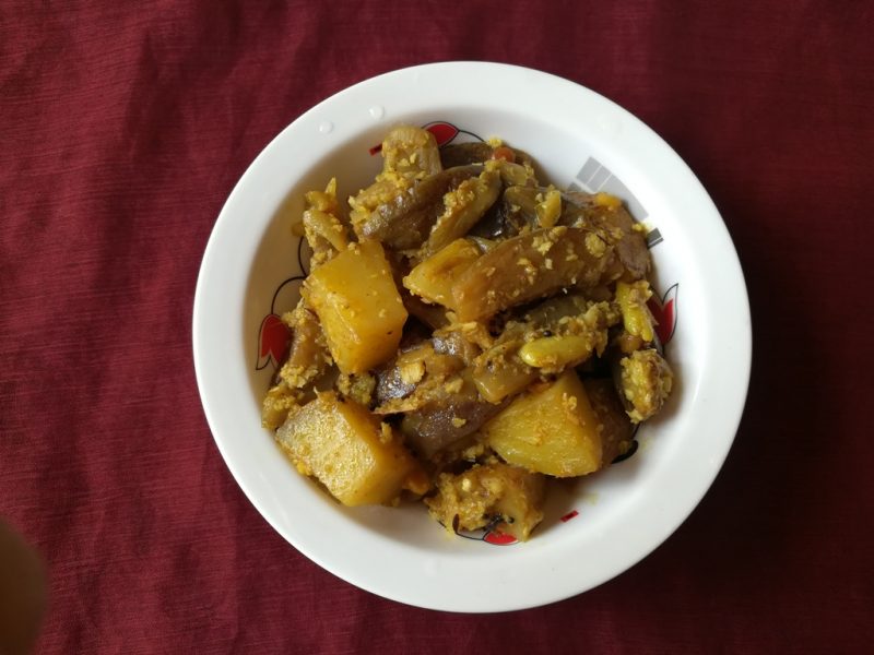 kathirikai urulai kizhangu poriyal – how to make kathirikai urulai kizhangu poriyal – Brinjal Potato Fry